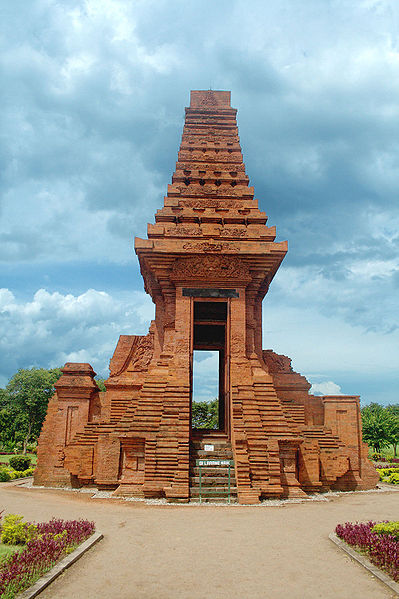 Bajangratu Temple